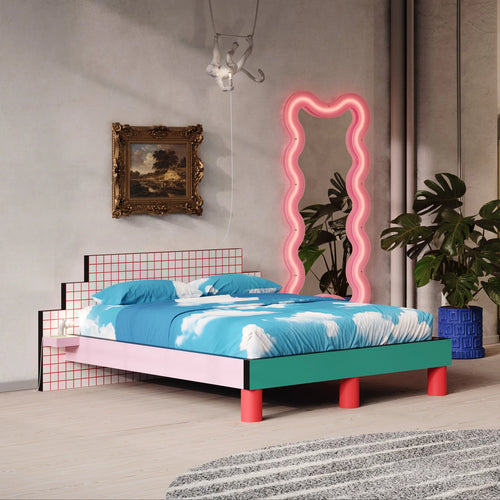 Cama de MDF, madera y laminado con diseño de cuadrícula roja