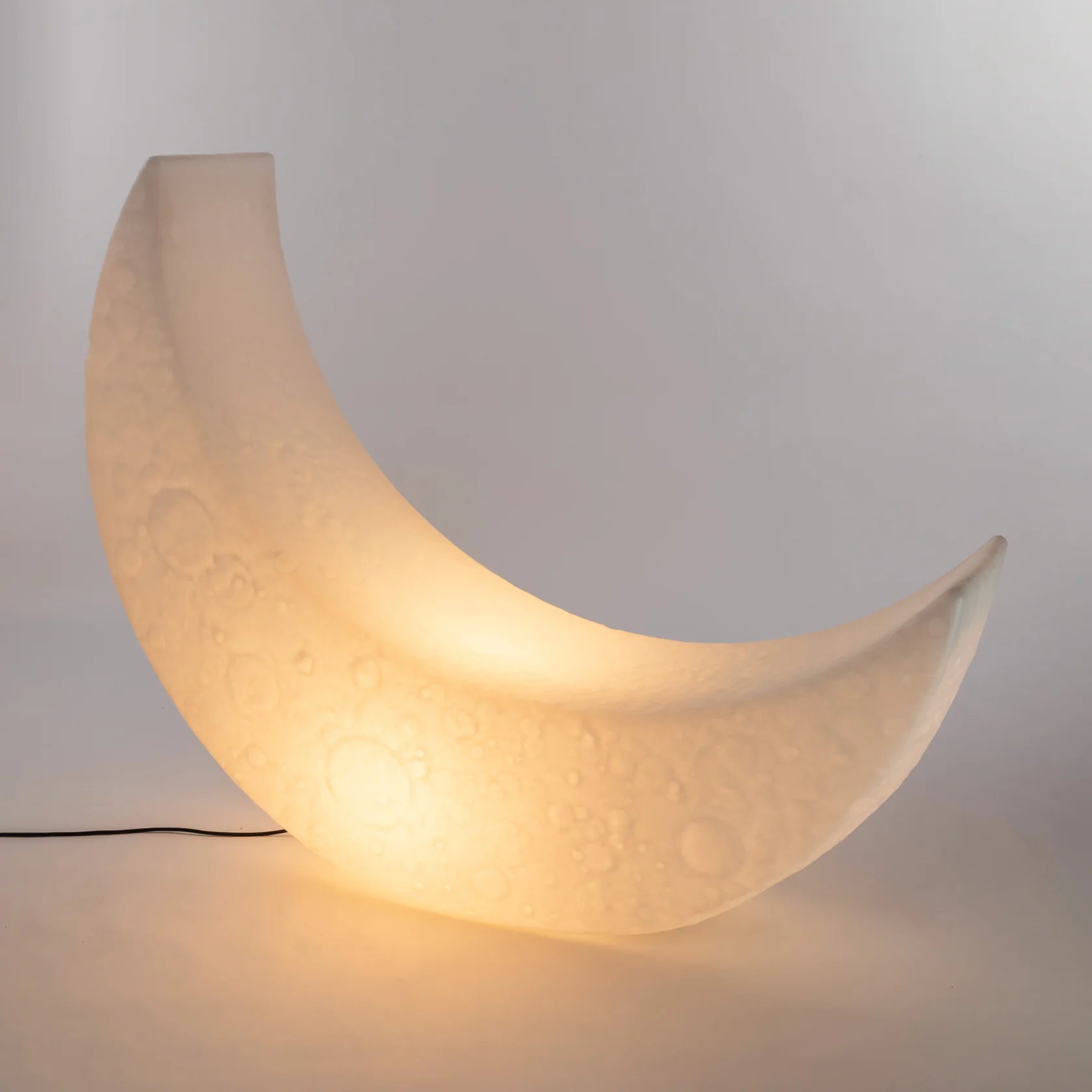Lámpara de suelo con diseño de luna para interior y exterior
