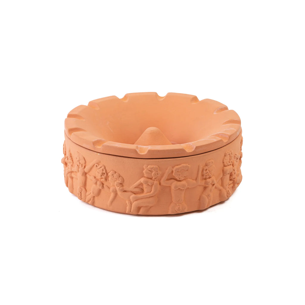 Cenicero de terracota con diseño inspirado en la cultura española