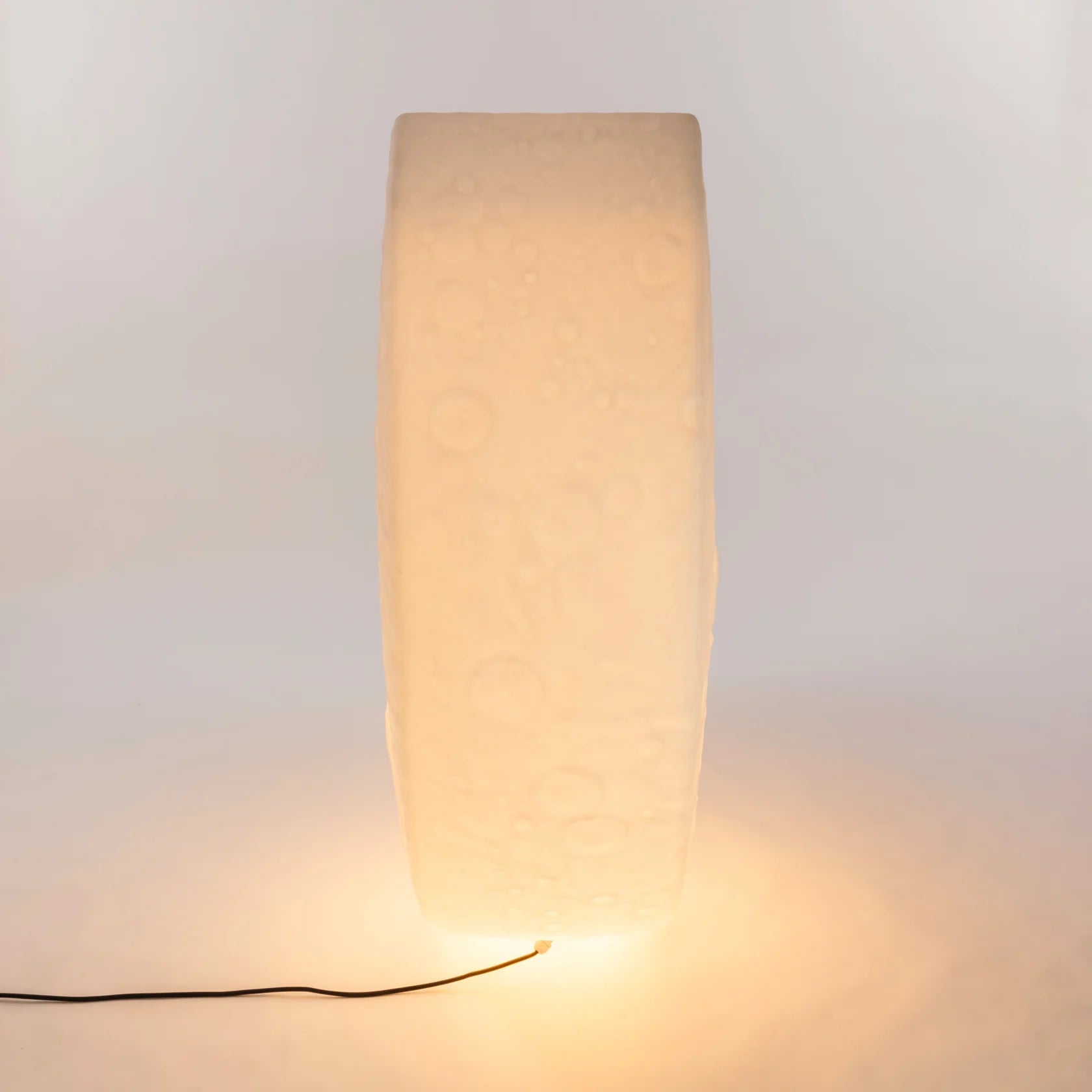 Lámpara de suelo con diseño de luna para interior y exterior