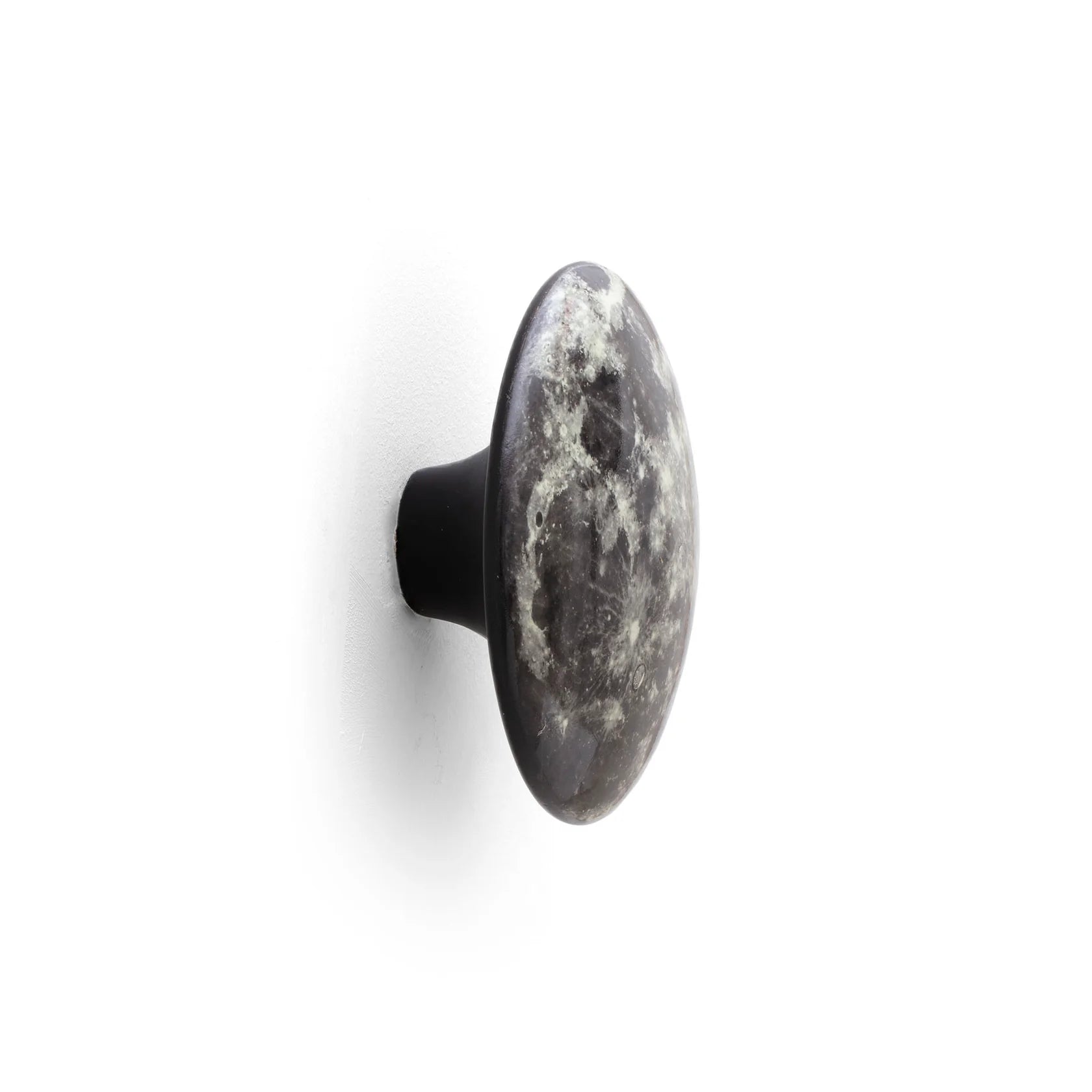 Perchero de pared de madera con diseño de luna